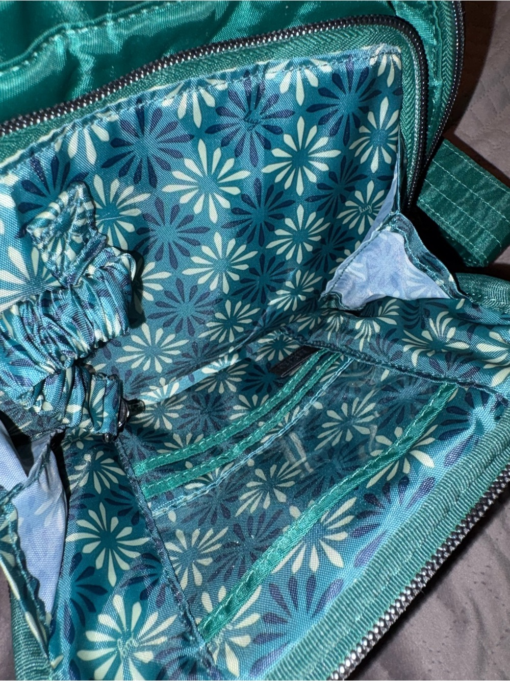 Lug Skeeter Bridge Wickedly Green Crossbody bag purse Emerald Green Christmas - Picture 4 of 5